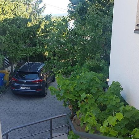 Gita Apartamento Omišalj Exterior foto