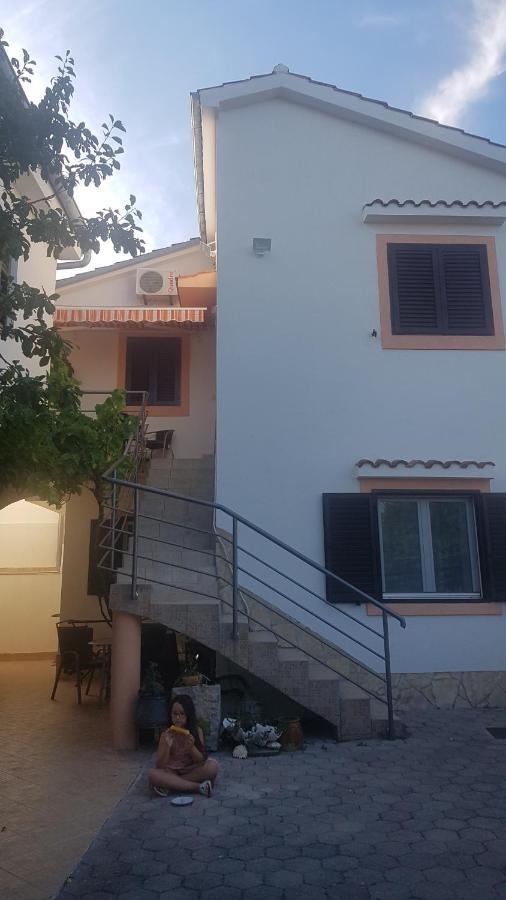 Gita Apartamento Omišalj Exterior foto
