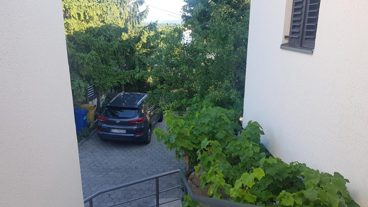 Gita Apartamento Omišalj Exterior foto