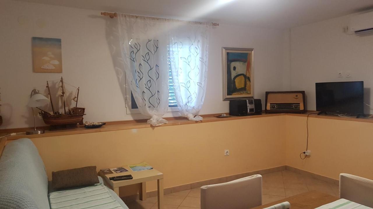 Gita Apartamento Omišalj Exterior foto