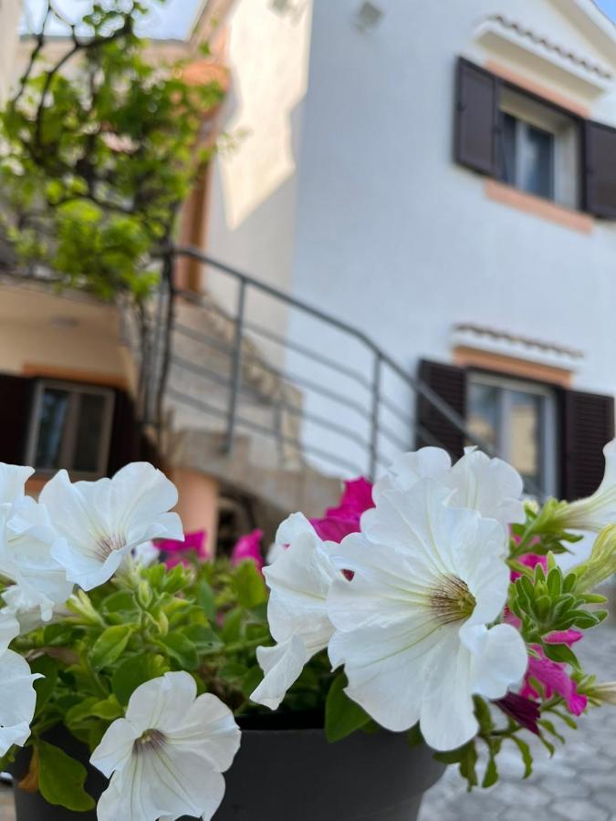 Gita Apartamento Omišalj Exterior foto