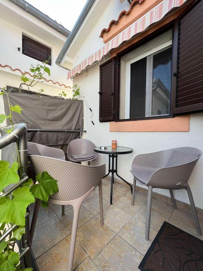 Gita Apartamento Omišalj Exterior foto